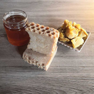 Savon à froid naturel surgras Rayon de miel pour les peaux juvéniles ou à problèmes.